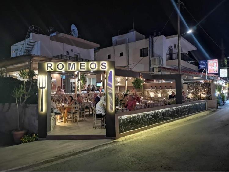 Romeos Studios Agia Marina Esterno foto